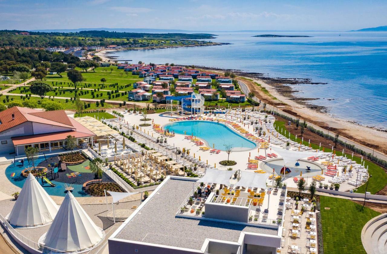 Arena Grand Kazela Homes Semesterpark 4*